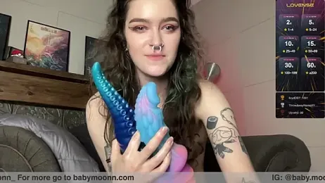 rae_moonn webcam model stream image