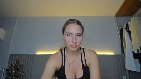 SofiClimbing webcam model stream image