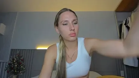 SofiClimbing webcam model stream image