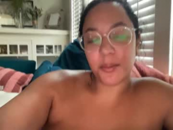 dreamyriri webcam model stream image