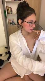 Hot_crisps1 webcam cam4 model stream image