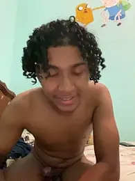 nvh18Aklzim webcam model stream image