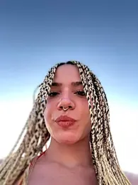 ShannonShanny webcam model stream image