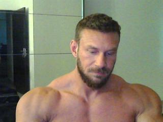 Kevin Muscle webcam model stream image