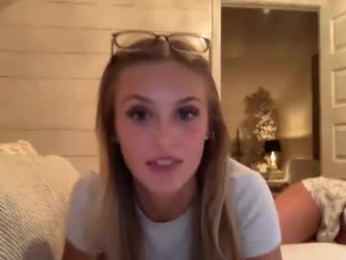 carlybora webcam model stream image