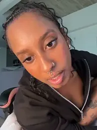Your_Paris webcam model stream image