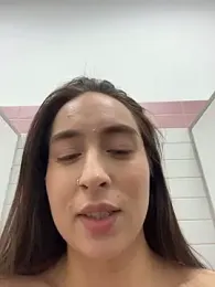 Holly_Play webcam model stream image