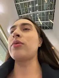 Holly_Play webcam model stream image