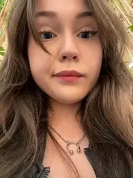 Peachy_Dream webcam model stream image