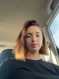 DollyTall webcam stripchat model stream image
