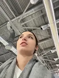 DollyTall webcam model stream image