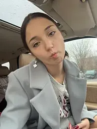 DollyTall webcam model stream image