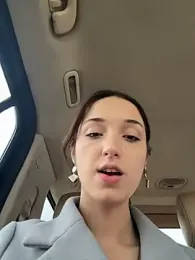 DollyTall webcam model stream image