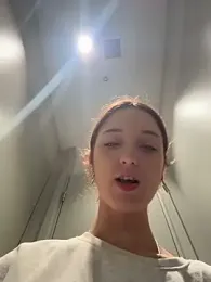 DollyTall webcam model stream image