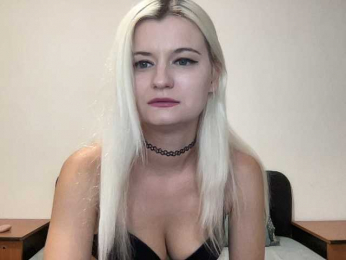 OnikaLove webcam model stream image