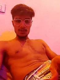 kaushikhotty webcam stripchat model stream image