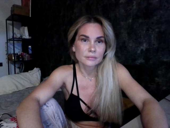 malika2025 webcam model stream image