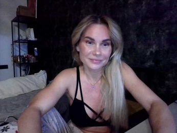 malika2025 webcam model stream image