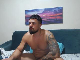 Tiberius Hunk webcam model stream image