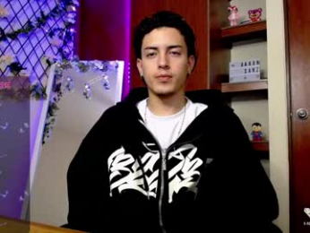 aaron_sanz_ webcam model stream image