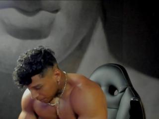 Bramdon Smith webcam flirt4free model stream image