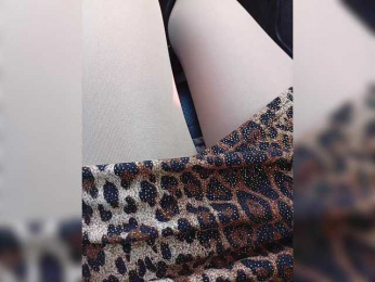 Yna-and-Yn webcam model stream image