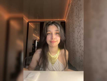 DinaRich webcam bongacams model stream image