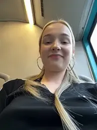 Baby_Tiny webcam model stream image