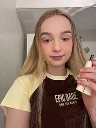 Baby_Tiny webcam model stream image