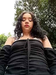 sweet_outdoor_charm webcam model stream image