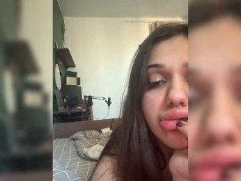 Pureee webcam model stream image