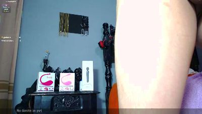 submissive_col webcam model stream image