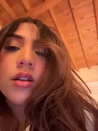 vellaah webcam stripchat model stream image