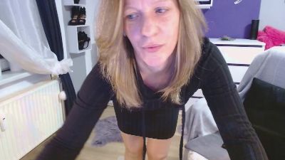 BlueEye_Girl webcam model stream image