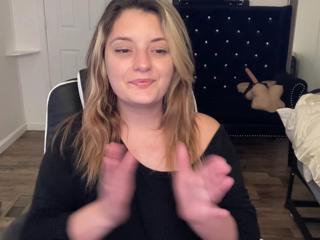 Mara Maze webcam model stream image