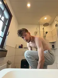 YoungSkinnyBoy20 webcam model stream image
