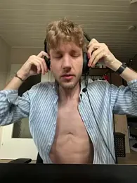 YoungSkinnyBoy20 webcam model stream image