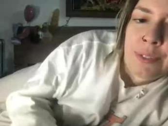 mis0h0rnybabii webcam model stream image