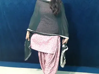 Yashi webcam stripchat model stream image