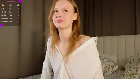 TaraSims webcam model stream image