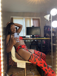 Chocolate_Fun_ webcam model stream image