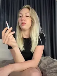 LuisaBecker webcam model stream image