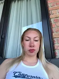 LuisaBecker webcam model stream image