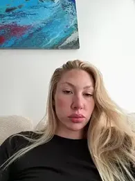 LuisaBecker webcam model stream image