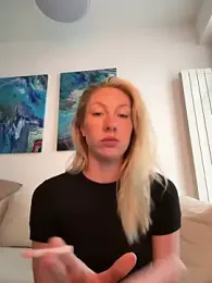LuisaBecker webcam model stream image