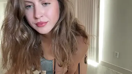 YUMIandbigWOLF webcam model stream image