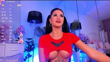 GallienneGold webcam stripchat model stream image