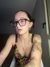 honeymalou webcam model stream image