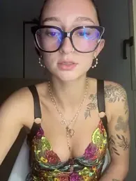 honeymalou webcam stripchat model stream image