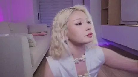 RileyMee webcam stripchat model stream image